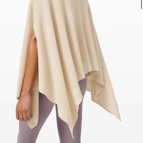 Lululemon Forward Flow Poncho White Opal OSFM - Picture 3 of 11